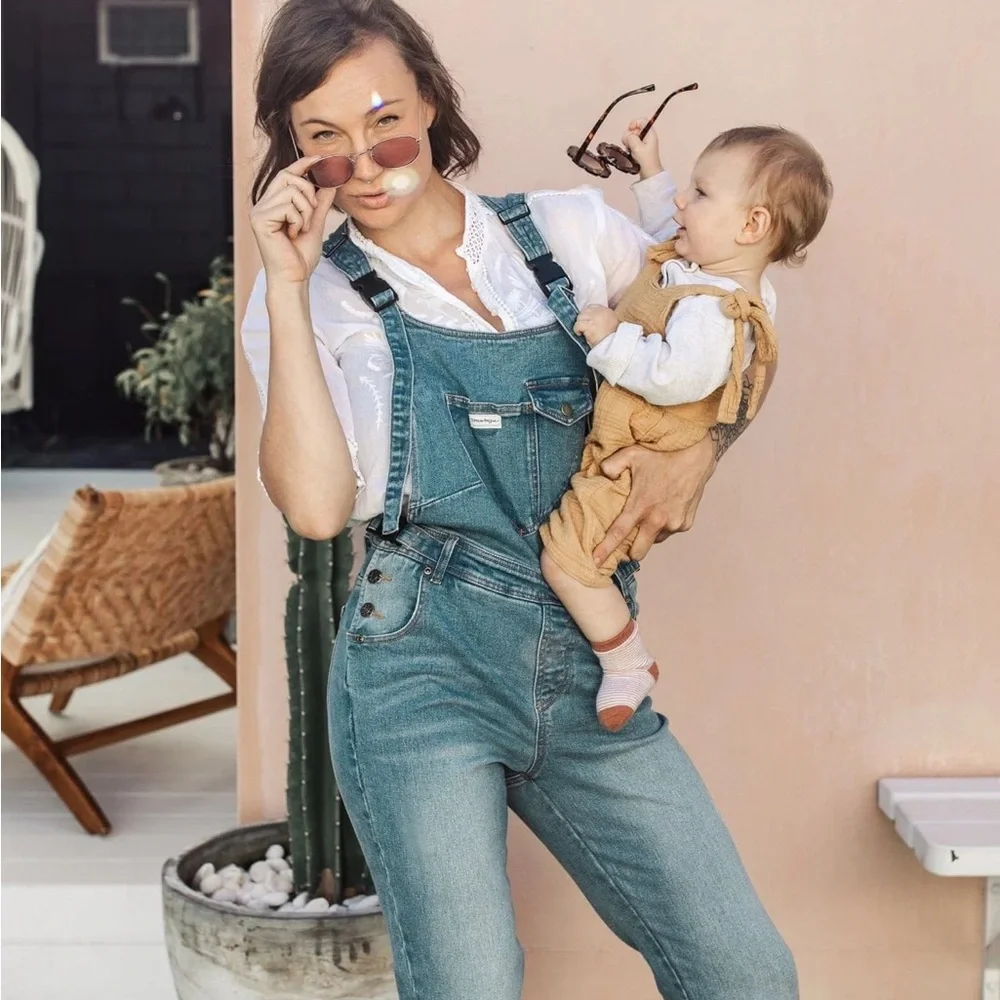 Like New Mumsie Overalls Maternity Baby Wearing Carrier - Picture 4 of 6